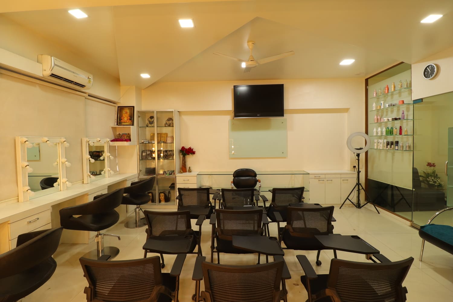 Interior 13
